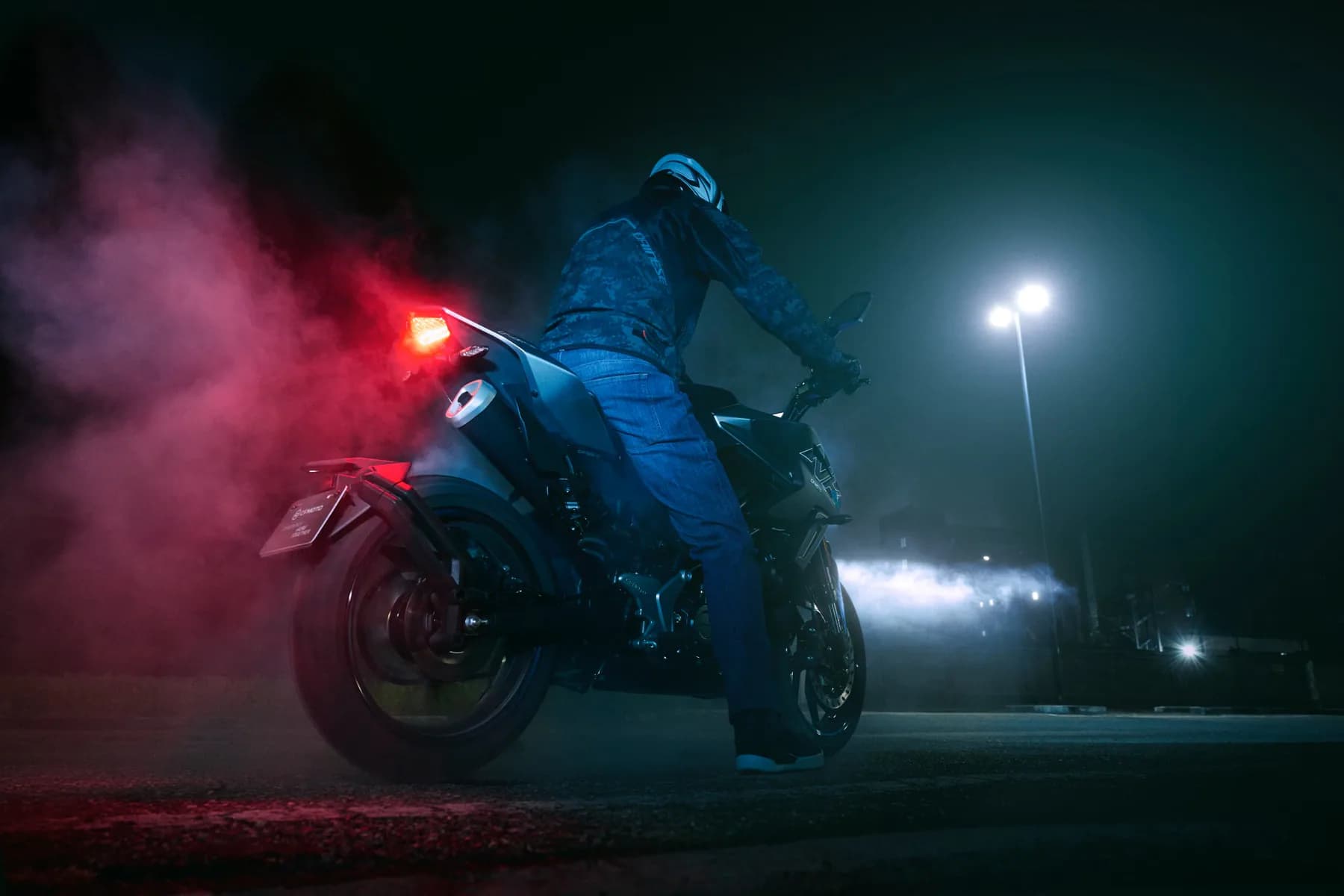 CfMoto 125NK, foto del expositor 9 de 12