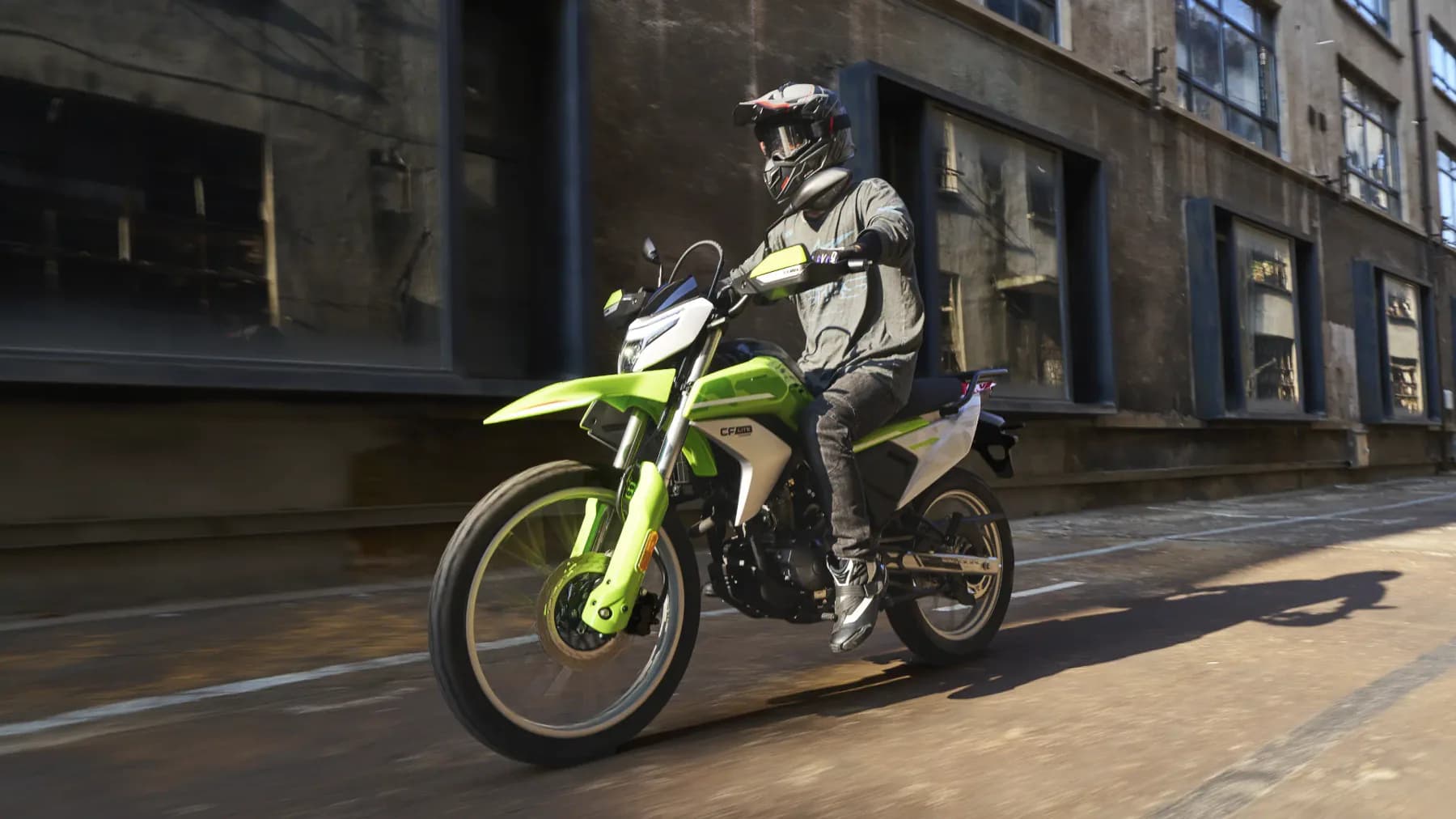 CfMoto 250 DUAL, foto del expositor 1 de 5