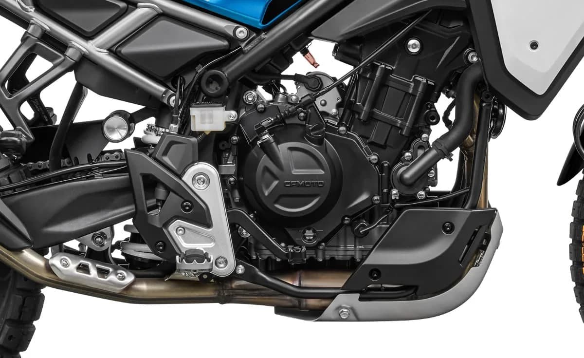 CfMoto 450MT, foto del expositor 5 de 8