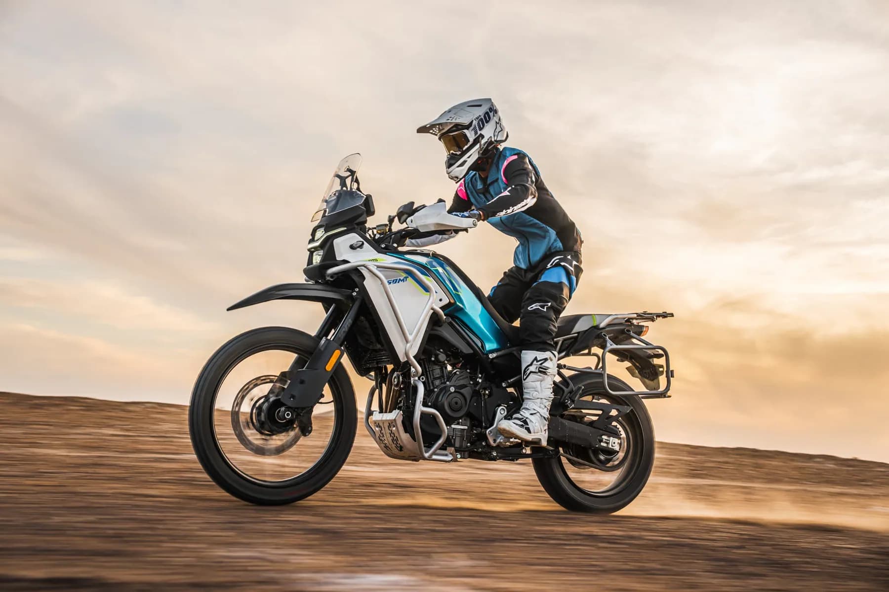 CfMoto 450MT, foto del expositor 2 de 8