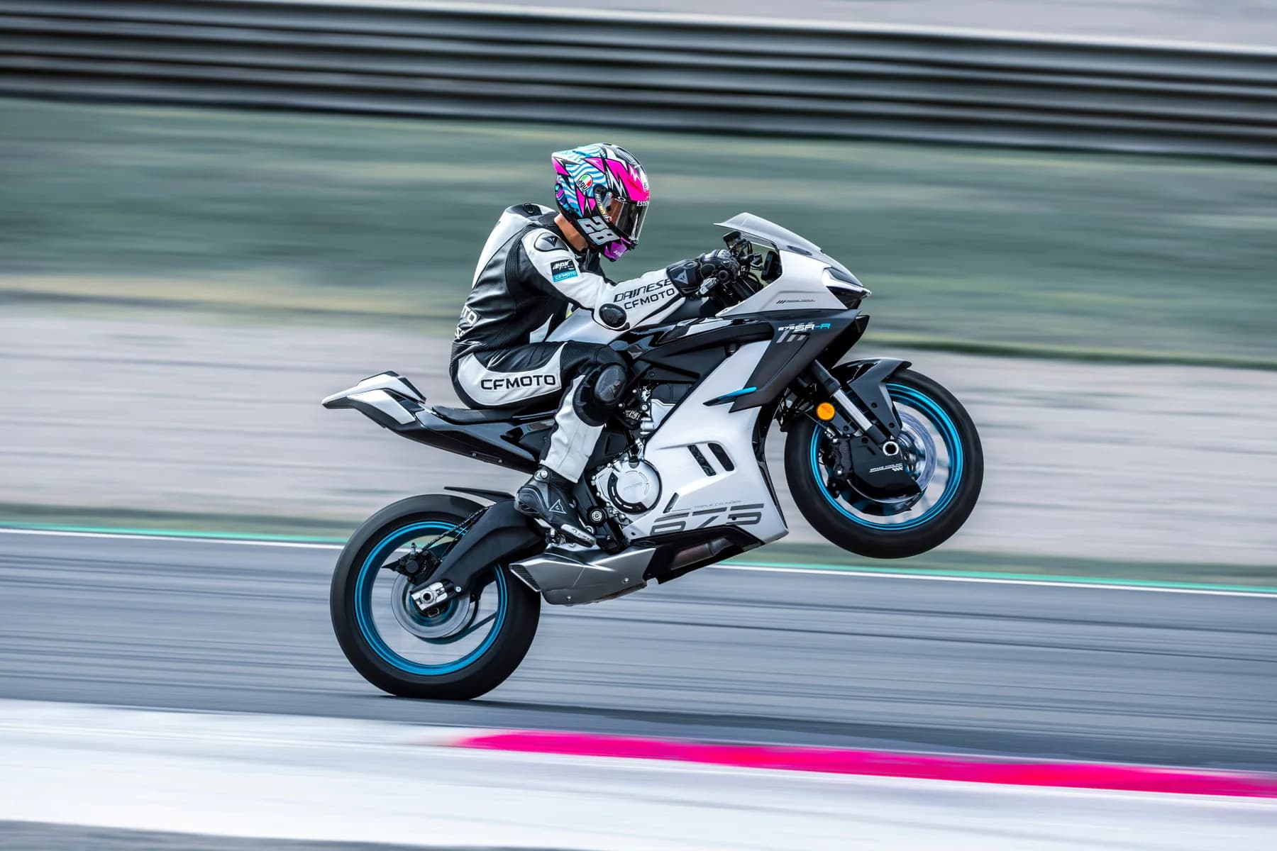 CfMoto 675SR-R, foto del expositor 7 de 11