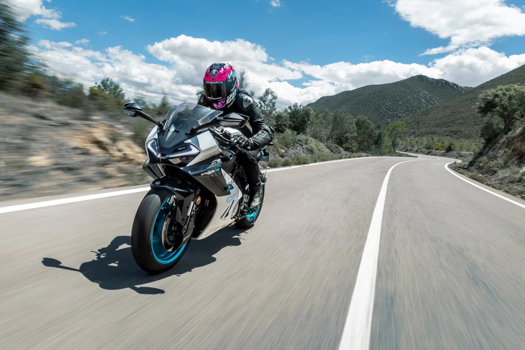 CfMoto 675SR-R, foto del expositor 1 de 11