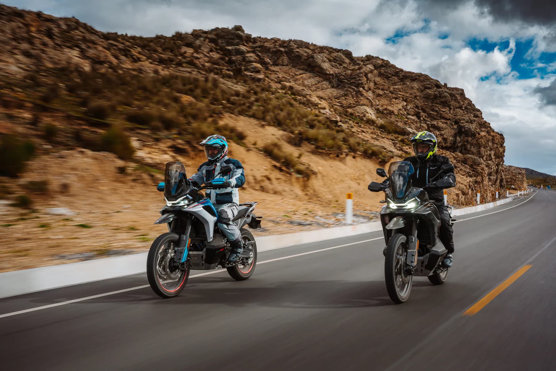 CfMoto 800MT-X, foto del expositor 4 de 11