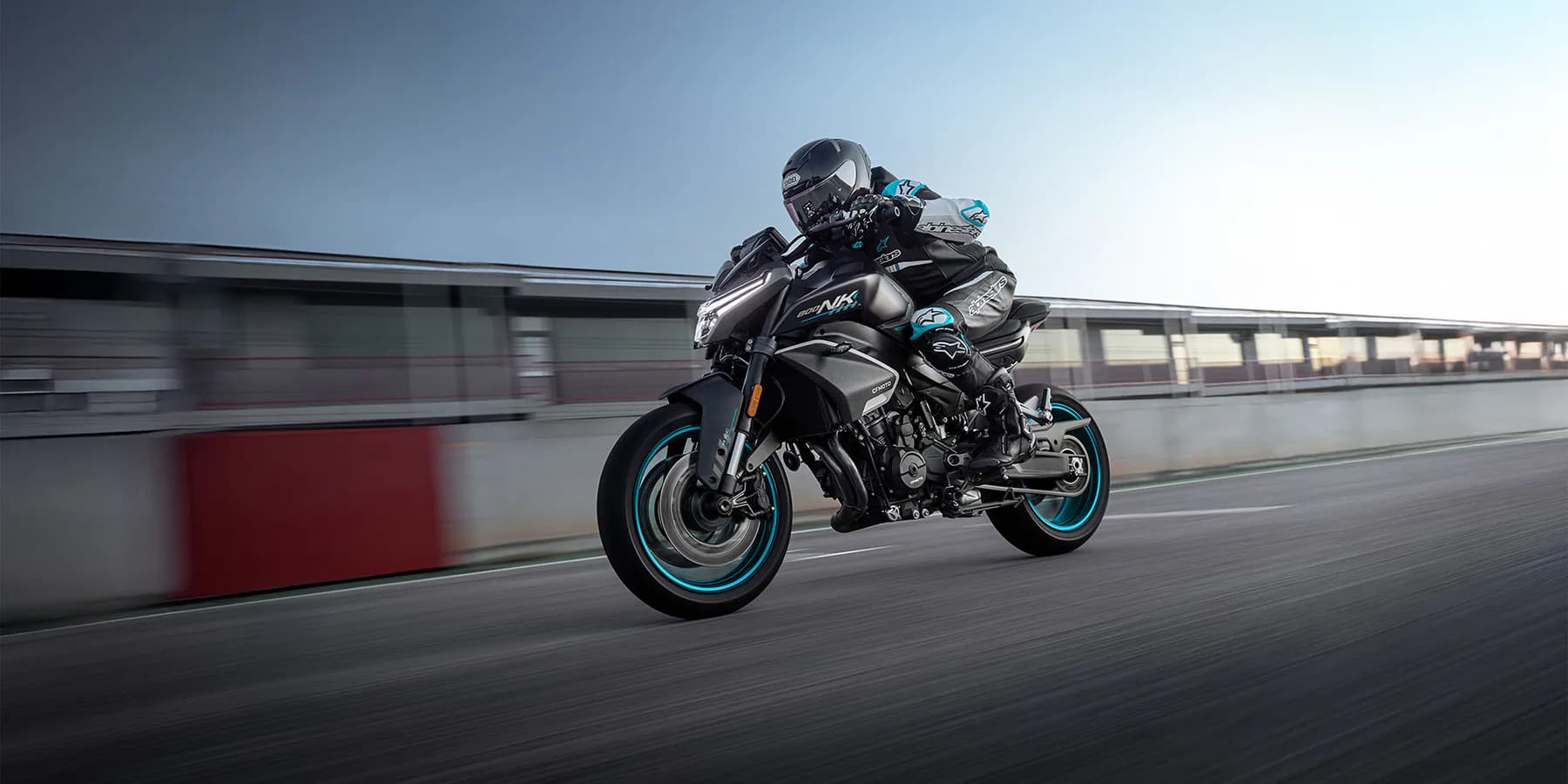 CfMoto 800NK, foto del expositor 1 de 7