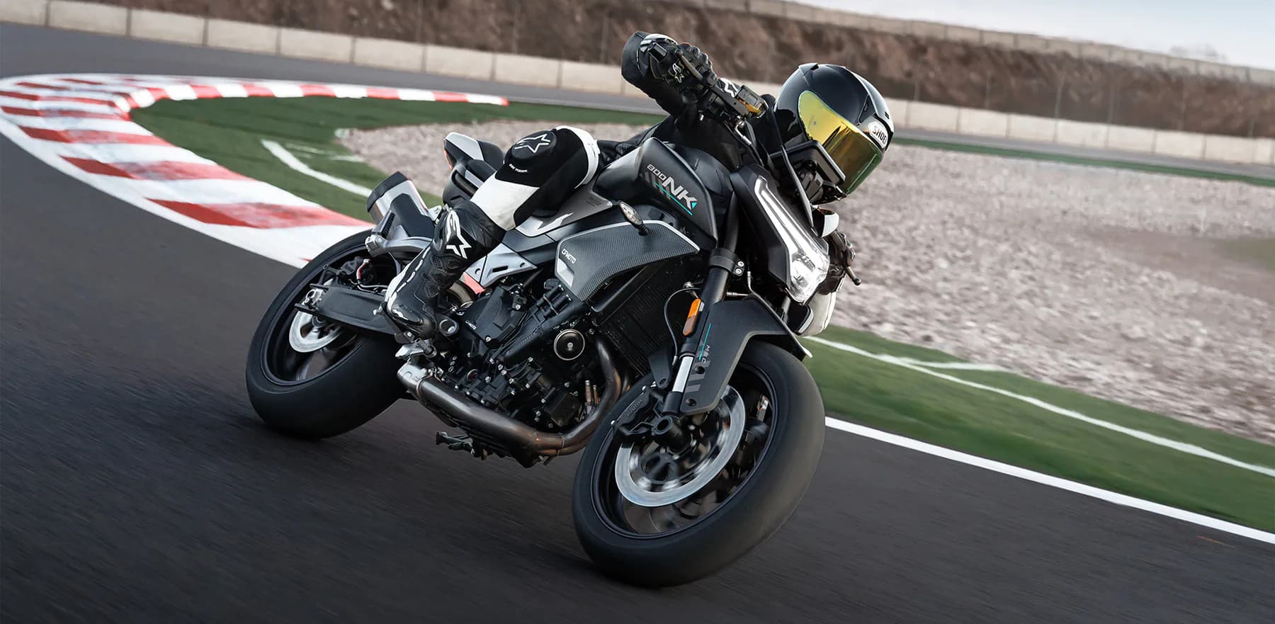 CfMoto 800NK, foto del expositor 4 de 7
