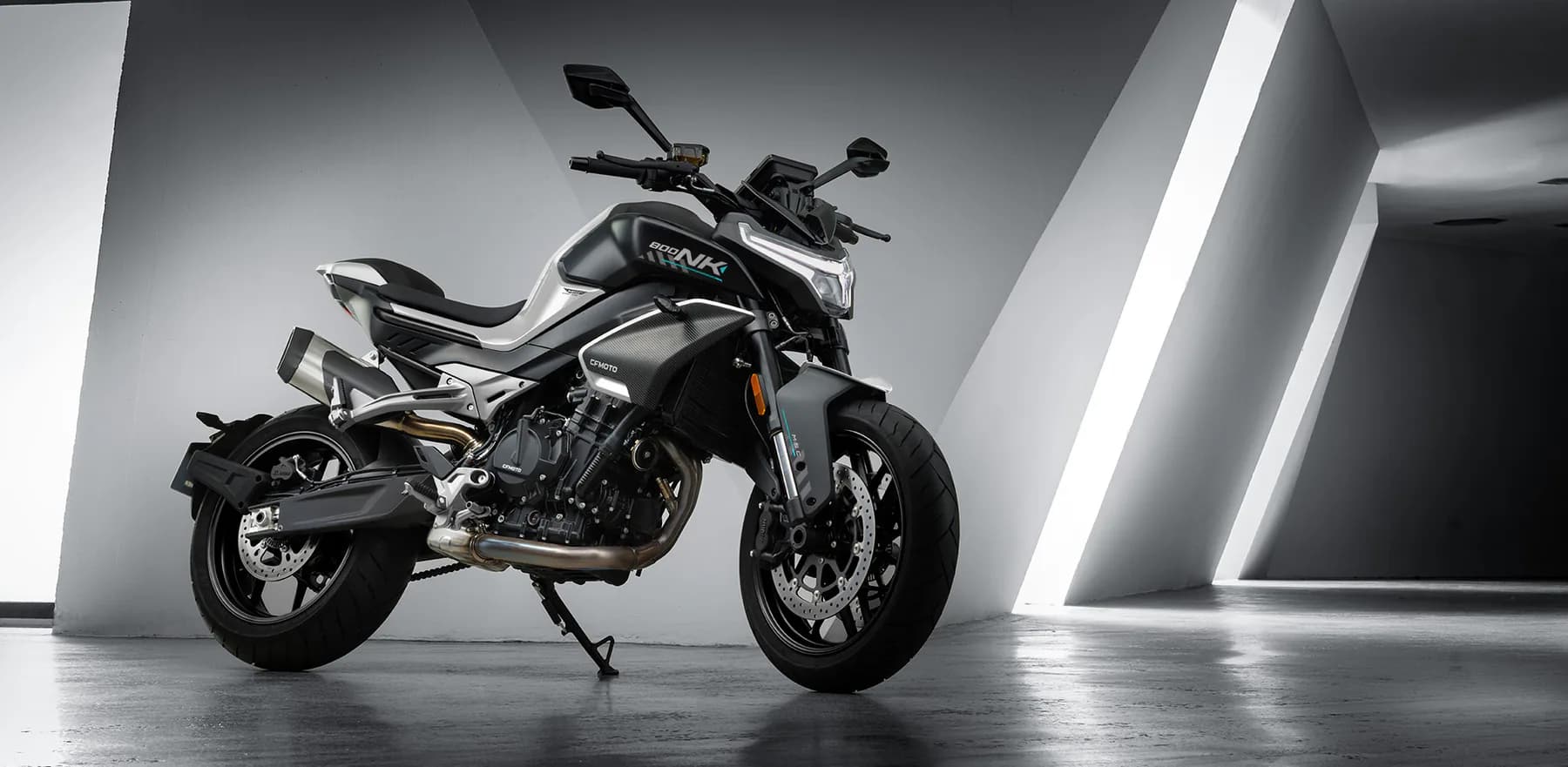 CfMoto 800NK, foto del expositor 3 de 7