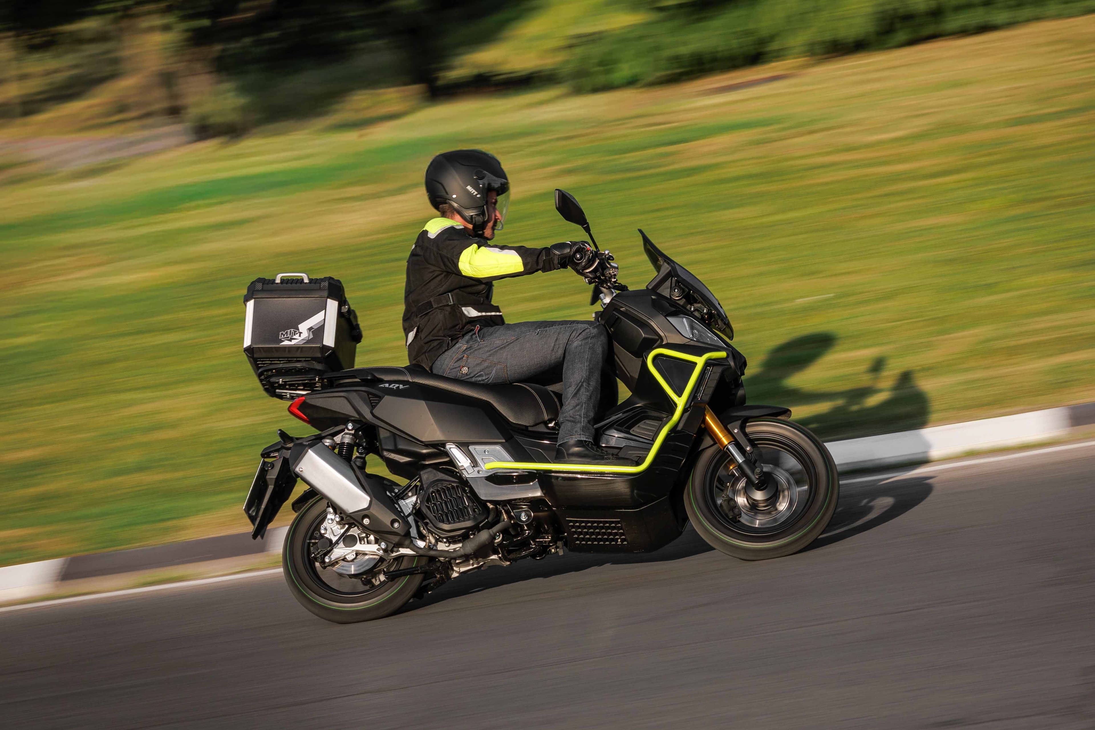 Mitt MITT ADV PRO 125, foto del expositor 3 de 6