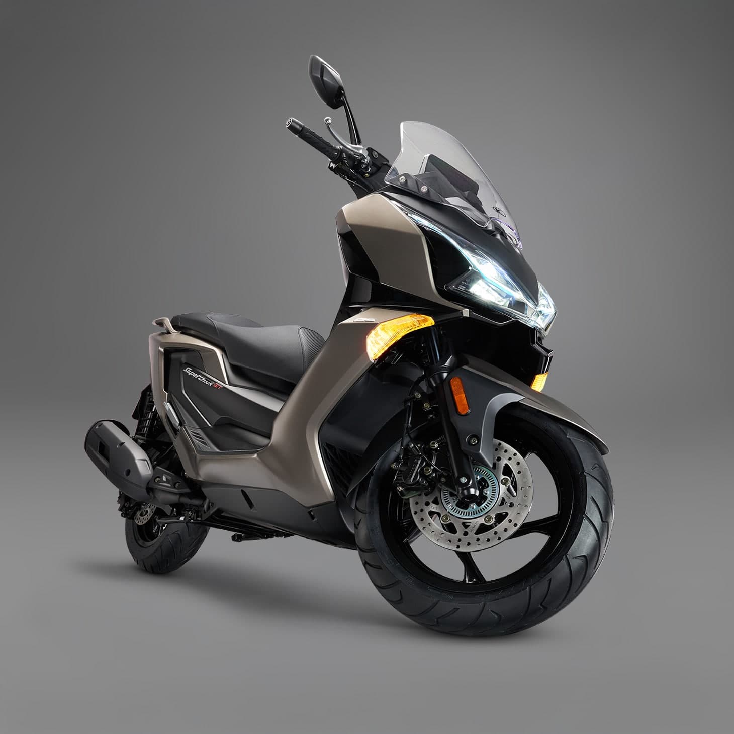 Kymco Super Dink GT 125, foto del expositor 5 de 8